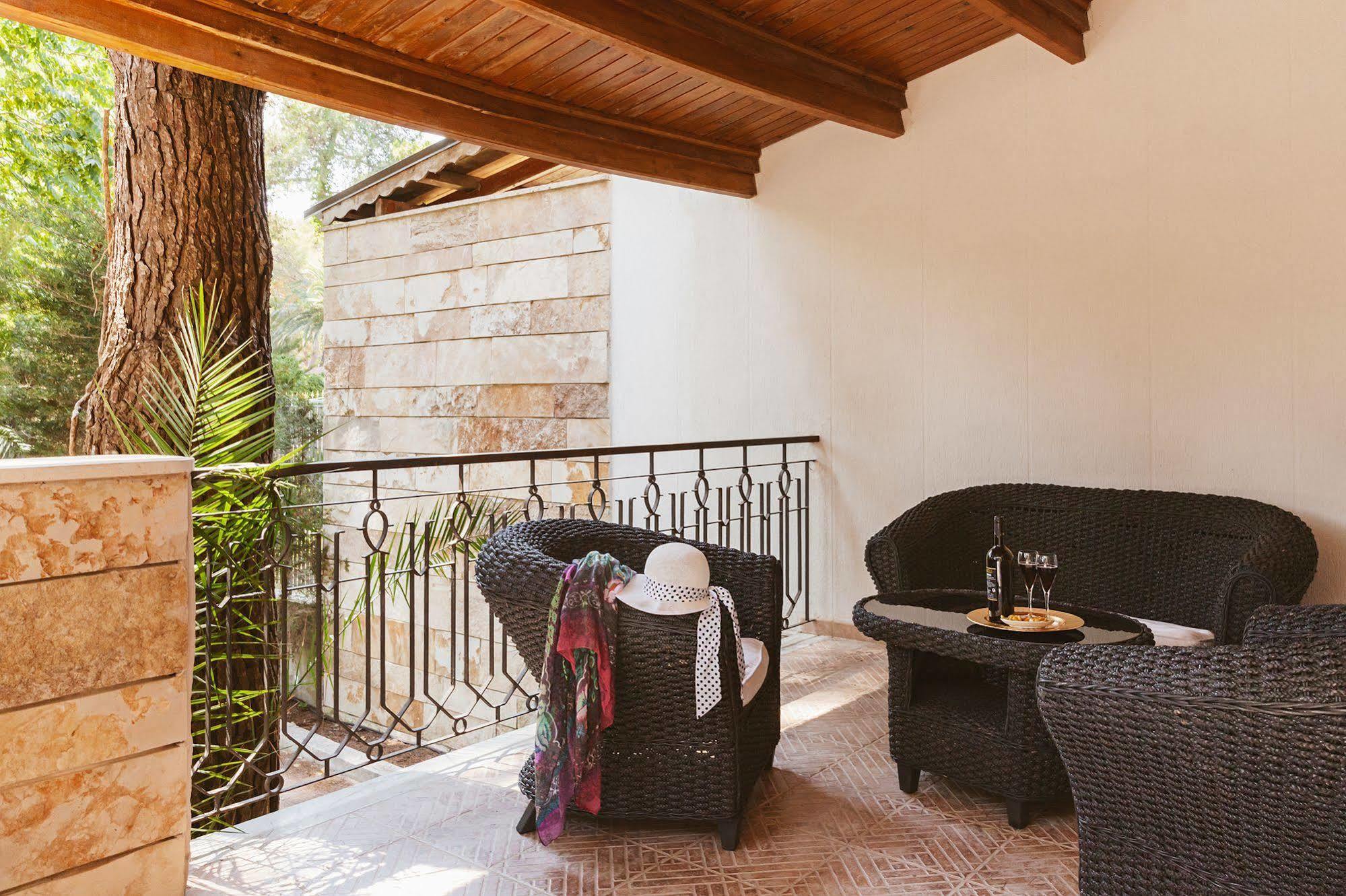 Viale Dei Pini Bed & Breakfast
