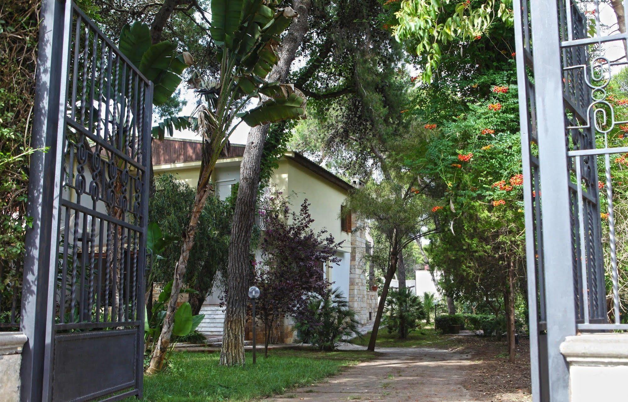 Viale Dei Pini Bed & Breakfast 2*